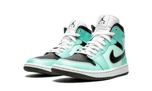 BQ6472-300 Air Jordan 1 Mid Light Dew (W)