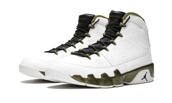 302370-109 Air Jordan 9 Retro Statue