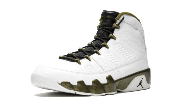 302370-109 Air Jordan 9 Retro Statue