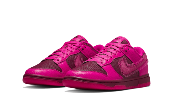 DQ9324-600 Nike Dunk Low Valentines Day 2022 (W)